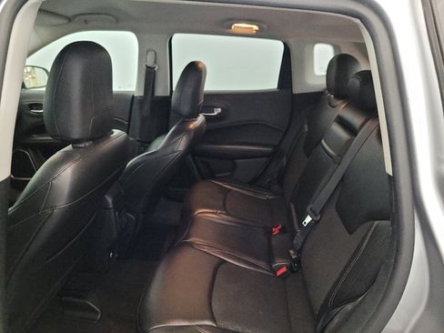 Used 2018 Jeep Compass Latitude FWD image 18