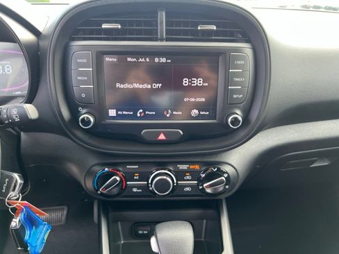 Used 2024 Kia Soul LX w/ Option Group 015 FWD image 8