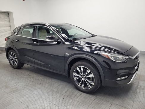 Used 2018 INFINITI QX30 Premium w/ Navigation Package AWD/4WD image 11