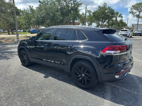 Used 2023 Volkswagen Atlas Cross Sport SE w/ Black Wheel Package FWD image 4