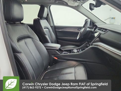 Certified 2023 Jeep Grand Cherokee Limited w/ Black Appearance Package image 33