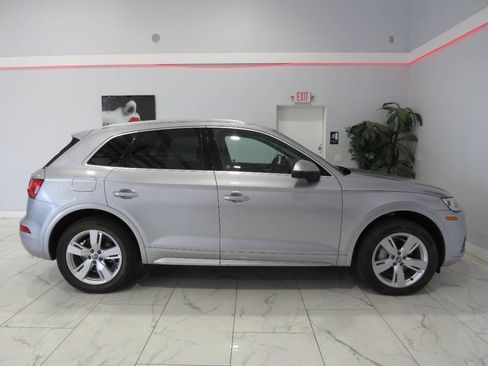 Used 2018 Audi Q5 2.0T Premium Plus w/ Premium Plus Package AWD/4WD image 3