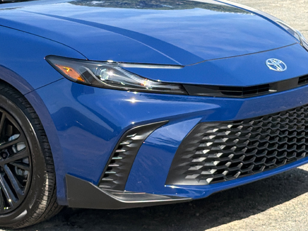Used 2026 Toyota Camry SE w/ Multimedia Upgrade Package FWD image 5