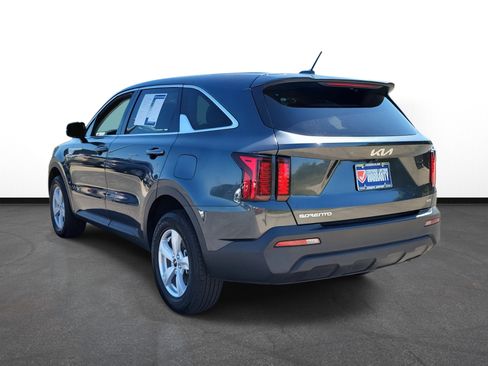 Used 2023 Kia Sorento LX image 3