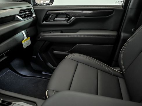 New 2026 GMC Yukon Elevation w/ Elevation Premium Package AWD/4WD image 19
