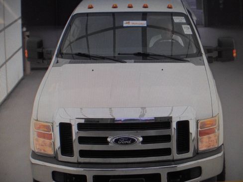 Used 2009 Ford F350 XLT AWD/4WD image 2