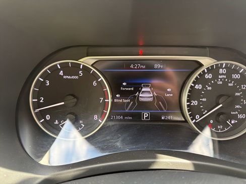 Used 2025 Nissan Sentra SV FWD image 2