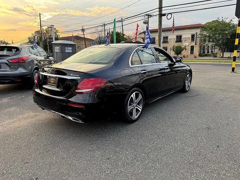 Used 2017 Mercedes-Benz E 300 4MATIC image 4