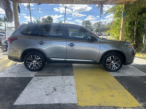 Used 2017 Mitsubishi Outlander ES image 4
