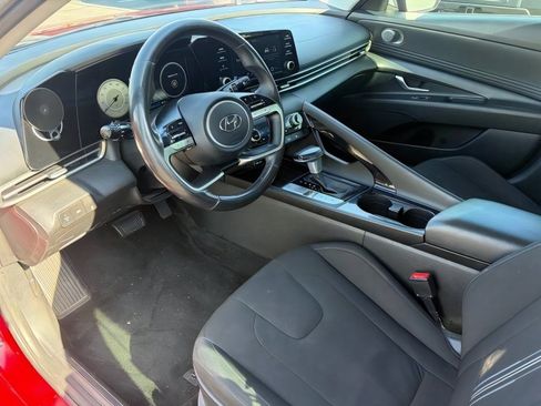 Used 2022 Hyundai Elantra SEL w/ Convenience Package FWD image 11