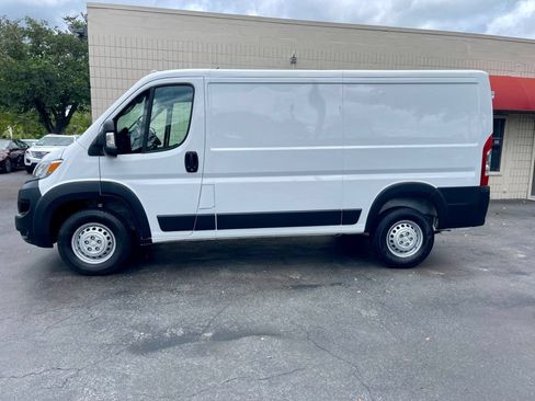 Used 2025 RAM ProMaster 2500 w/ Convenience Group FWD image 2