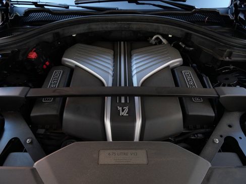 Certified 2023 Rolls-Royce Cullinan w/ Cullinan Package image 30