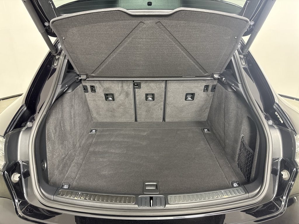Certified 2023 Porsche Macan AWD/4WD image 21