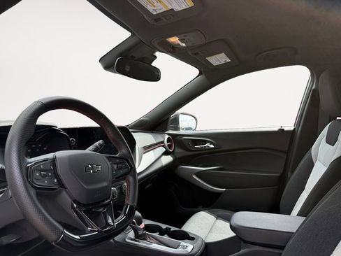 Certified 2024 Chevrolet Trax RS w/ Driver Confidence Package FWD image 9