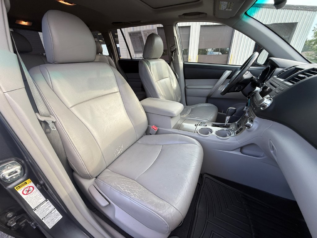 Used 2011 Toyota Highlander SE w/ Tow Pkg AWD/4WD image 29