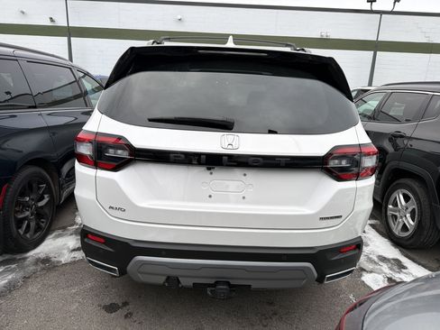 Used 2023 Honda Pilot Touring image 6