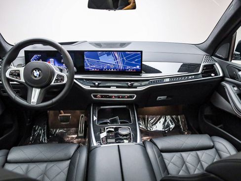 Certified 2025 BMW X7 xDrive40i w/ M Sport Package image 13