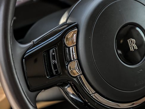 Used 2016 Rolls-Royce Wraith RWD image 27