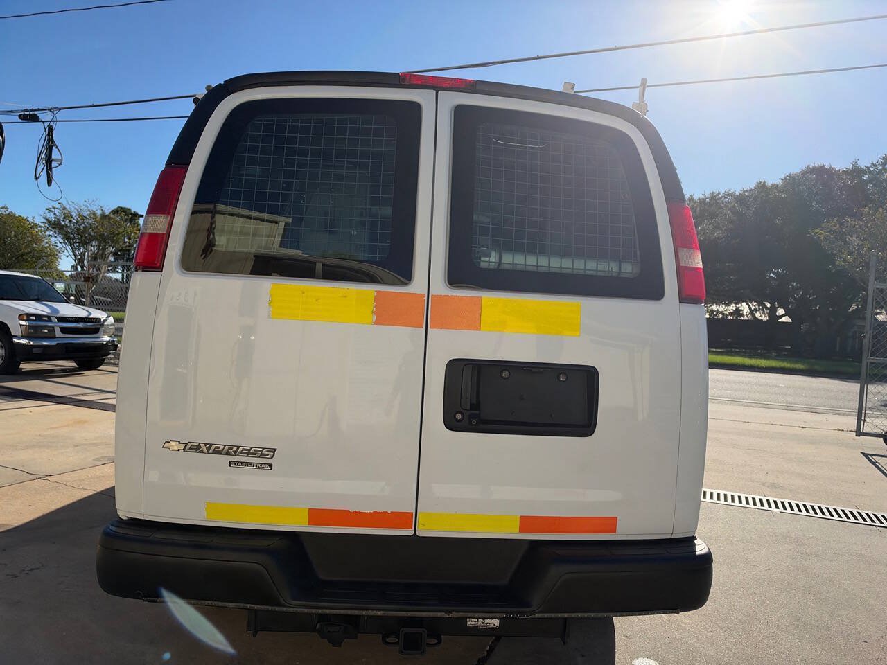 Used 2015 Chevrolet Express 2500 RWD image 14