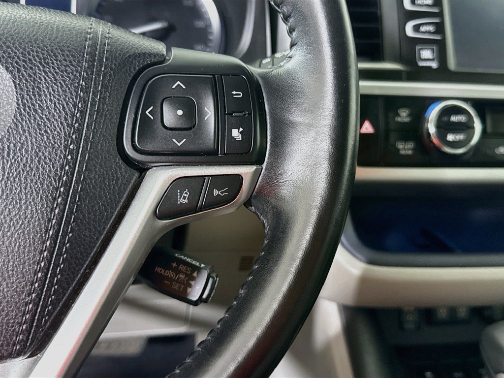 Certified 2018 Toyota Highlander Limited AWD/4WD image 23