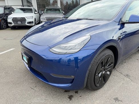 Used 2021 Tesla Model Y Long Range image 12