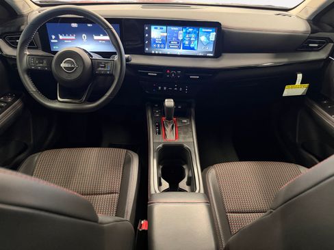 Used 2026 Nissan Kicks SR FWD image 3