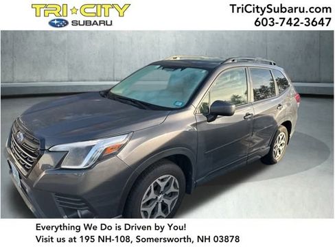 Used 2023 Subaru Forester Premium image 1