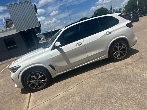 Used 2023 BMW X5 xDrive40i w/ M Sport Package AWD/4WD image 3