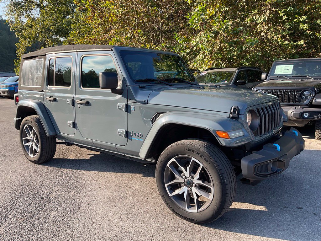 Used 2024 Jeep Wrangler Unlimited w/ Convenience Group AWD/4WD image 7