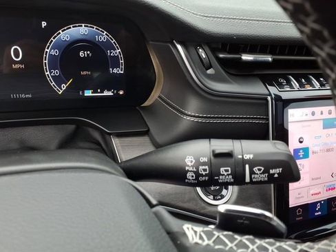 Used 2025 Jeep Grand Cherokee Limited w/ Luxury Tech Group II image 24