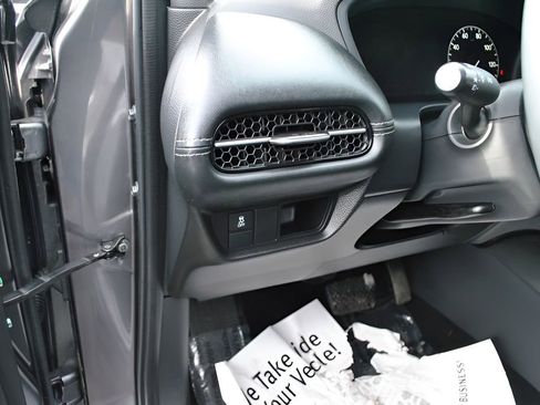 Certified 2024 Honda HR-V EX-L image 25