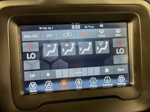 Used 2021 Jeep Renegade Latitude AWD/4WD image 34
