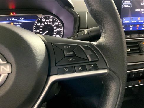 Used 2025 Nissan Altima 2.5 SV FWD image 19