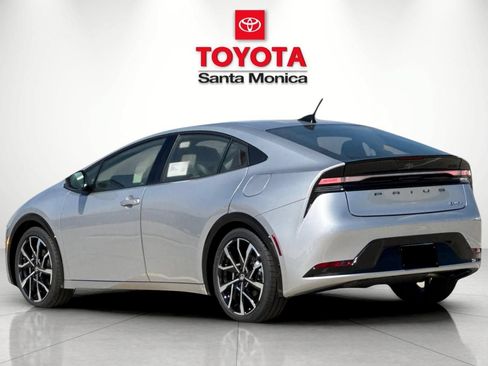 New 2027 Toyota Prius Plug-In Hybrid FWD image 5