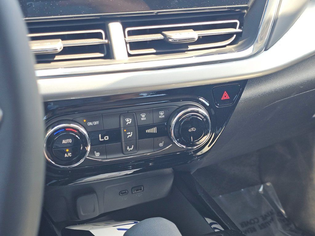 New 2026 Chevrolet Trax LT w/ Driver Confidence Package FWD image 29