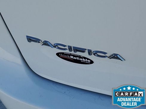 Used 2022 Chrysler Pacifica Touring-L image 43