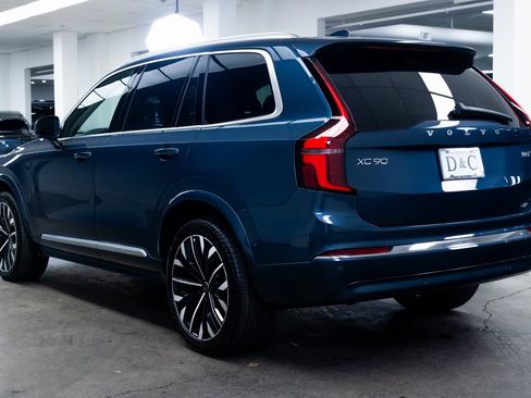 Used 2025 Volvo XC90 B6 Plus image 4