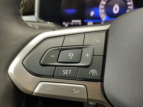 New 2025 Volkswagen Taos SE image 24