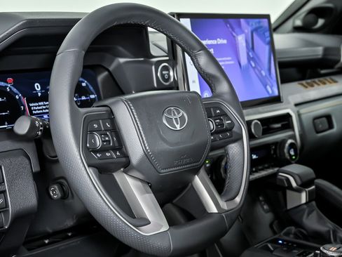 Used 2025 Toyota 4Runner Trailhunter image 23