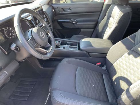 Used 2023 Nissan Pathfinder SV image 15