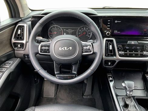 Certified 2022 Kia Sorento S w/ Panoramic Sunroof Package image 5