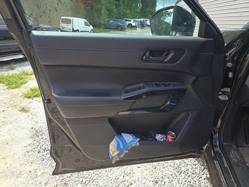 Used 2025 Nissan Pathfinder S FWD image 21