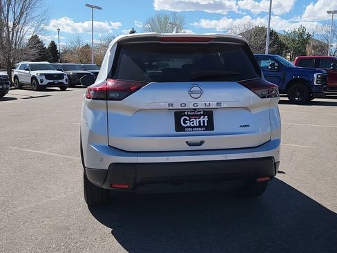 Used 2025 Nissan Rogue SV AWD/4WD image 18