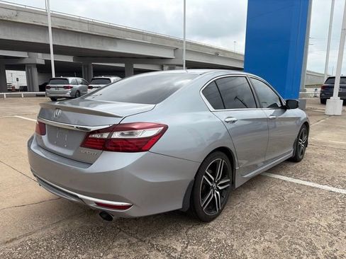 Used 2017 Honda Accord Sport image 5