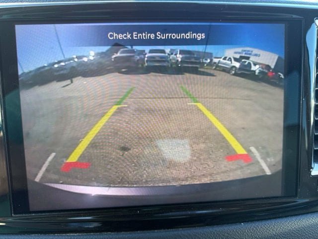 Used 2021 Chrysler Pacifica Touring-L FWD image 2