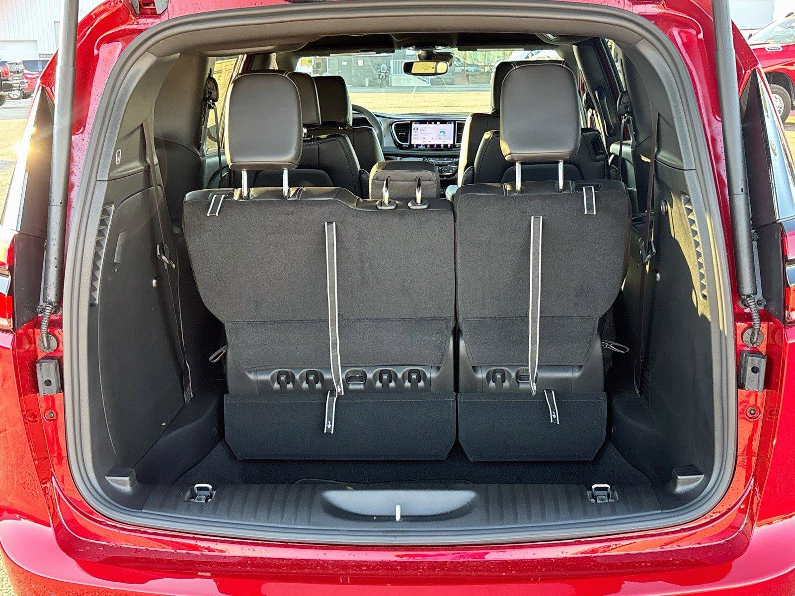 New 2027 Chrysler Pacifica Select AWD/4WD image 25