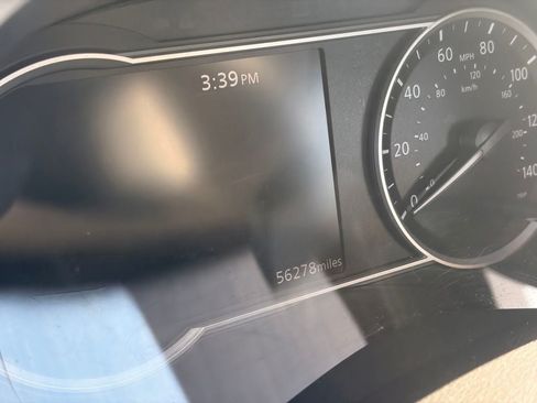 Used 2024 Nissan Versa SV FWD image 10