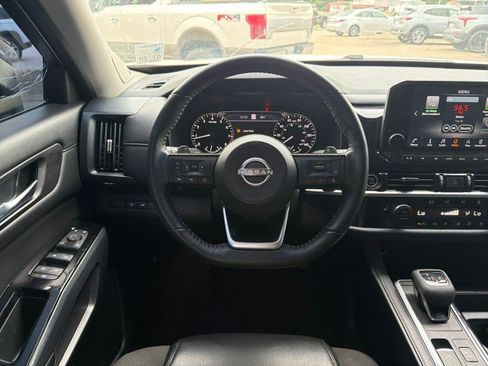 Used 2024 Nissan Pathfinder SL w/ SL Premium Package FWD image 19