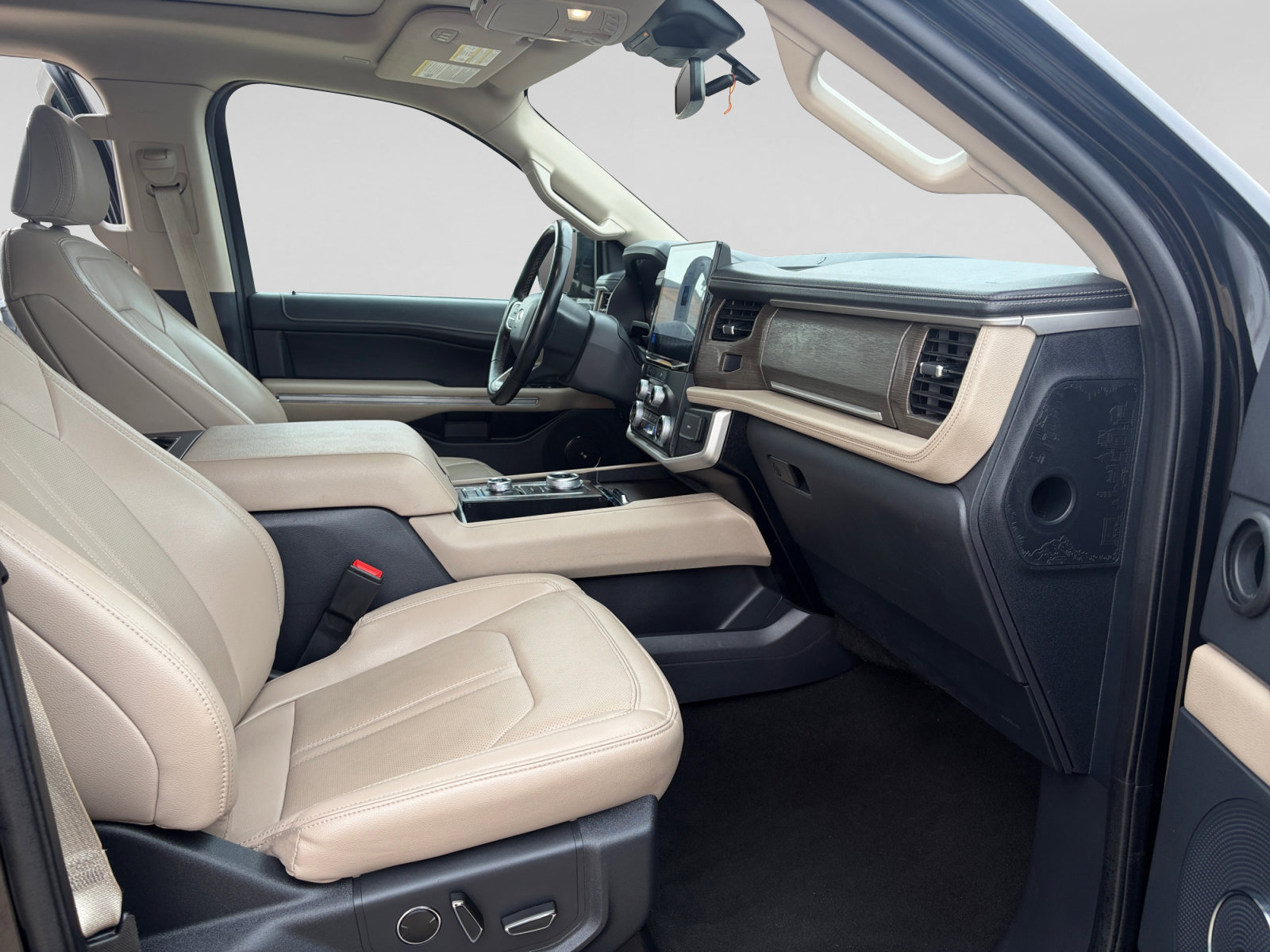 Used 2024 Ford Expedition Limited AWD/4WD image 16