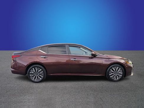 Used 2023 Nissan Altima 2.5 SV FWD image 6